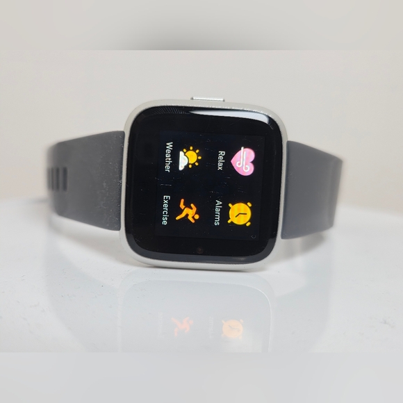 Fitbit Versa Lite Edition Smartwatch - Black - Used/Complete - Picture 11 of 14